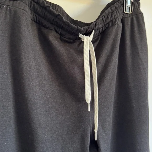 Vuori Pants Performance Joggers Black Athleisure Casual Womens Large - Picture 2 of 4